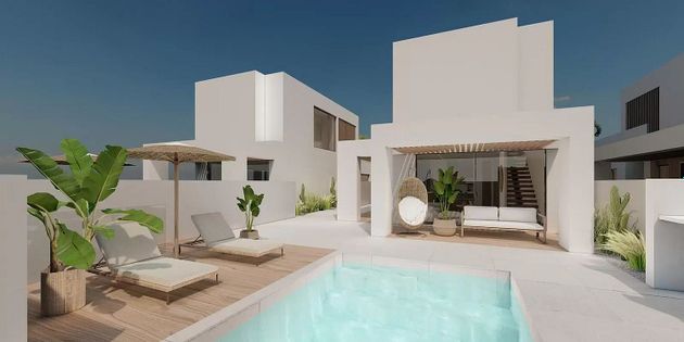 Foto 1 de Casa nova en venda a calle Tres Islas de 3 habitacions amb piscina i jardí
