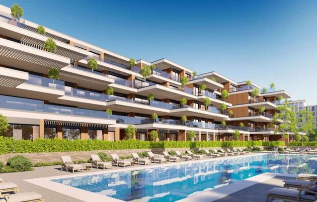 Foto 2 de Pis nou en venda a calle Iker Casillas de 3 habitacions amb piscina i jardí