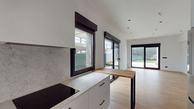 Foto 1 de Casa nova en venda a calle Do Mar de 3 habitacions i 614 m²