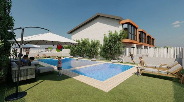 Foto 1 de Casa nueva en venta en calle Rio Jubera de 4 habitaciones con piscina y jardín