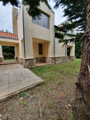 Foto 2 de Casa nova en venda a calle El Perujo de 4 habitacions amb jardí