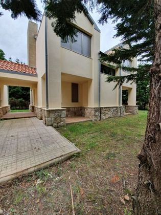 Foto 1 de Casa nova en venda a calle El Perujo de 3 habitacions amb jardí