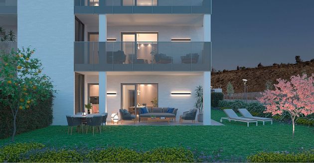 Foto 1 de Venta de piso nuevo en calle Mariana Pineda Muñoz de 2 habitaciones con piscina y jardín