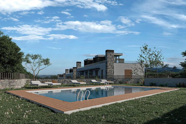 Foto 1 de Casa nova en venda a calle Celorio de 3 habitacions amb piscina i jardí