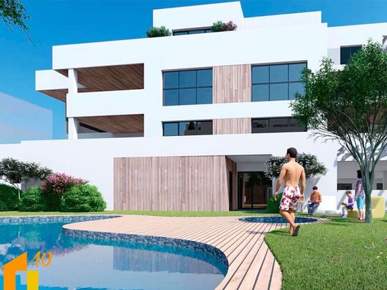 Foto 1 de Pis nou en venda a calle Fuenteovejuna de 4 habitacions amb piscina i ascensor