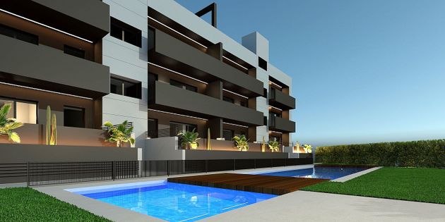 Foto 2 de Piso nuevo en venta en calle Valentín Gardeta de 3 habitaciones con piscina y ascensor