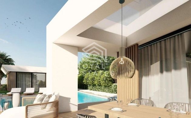 Foto 1 de Casa nova en venda a calle Milà de 4 habitacions amb piscina i jardí