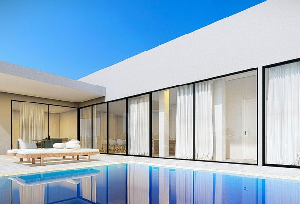 Foto 1 de Casa nova en venda a calle Sant Pere de 4 habitacions amb piscina i jardí