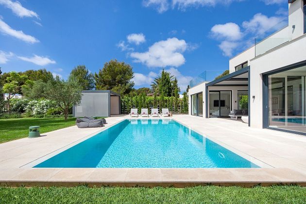 Foto 2 de Casa nova en venda a calle Sol de 6 habitacions amb piscina i jardí