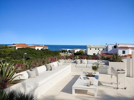 Foto 2 de Casa nova en venda a Mercadal (Es) de 4 habitacions amb piscina i jardí