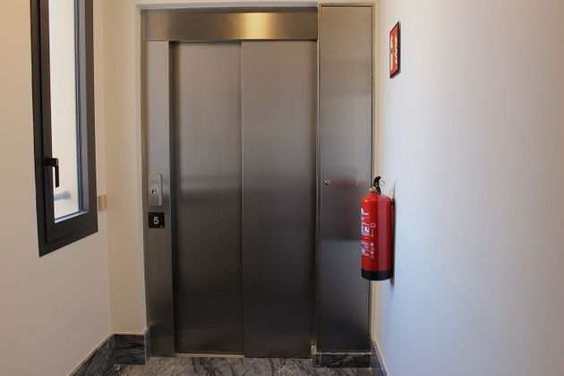 Foto 1 de Pis nou en venda a calle Alameda Principal de 2 habitacions amb ascensor