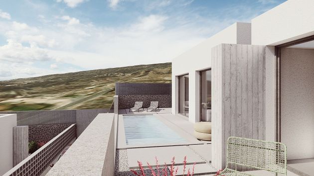 Foto 2 de Casa nova en venda a calle El Pozo de 3 habitacions amb piscina i jardí