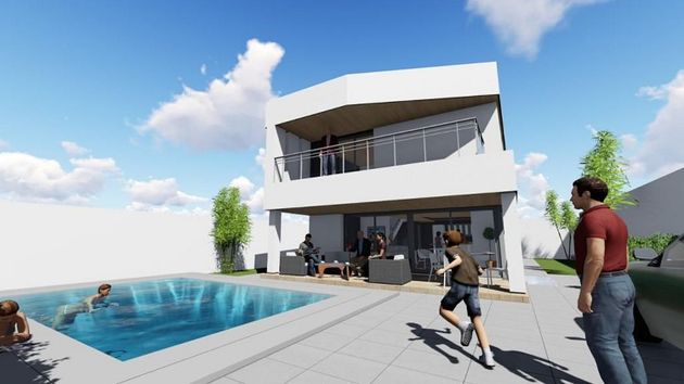Foto 1 de Casa nueva en venta en calle Navío de 4 habitaciones con piscina y jardín