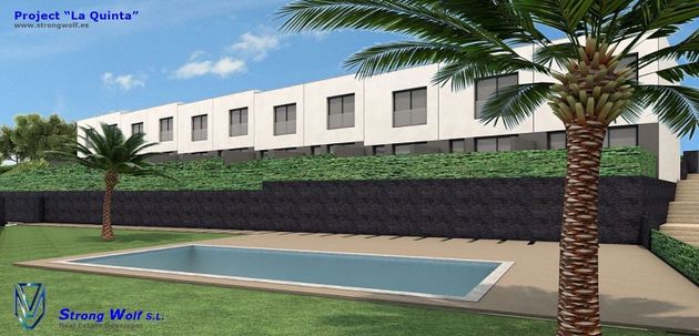Foto 1 de Casa nova en venda a calle Banquillo de 3 habitacions amb piscina i jardí