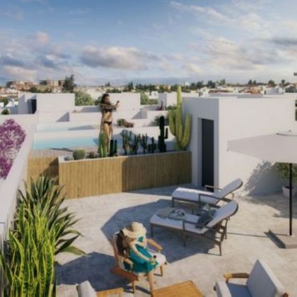 Foto 1 de Casa nova en venda a calle Colón de 3 habitacions amb piscina