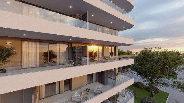 Foto 1 de Venta de piso nuevo en calle Árbol de la Seda Con Don Antonio Franco Navarro de 3 habitaciones con piscina y ascensor