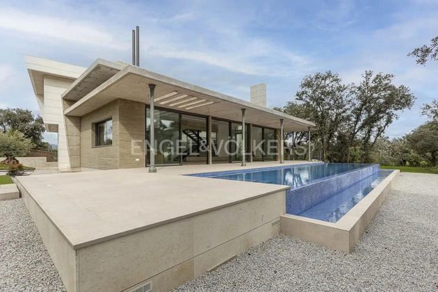 Foto 2 de Casa nueva en venta en calle Somme de 5 habitaciones con piscina y jardín
