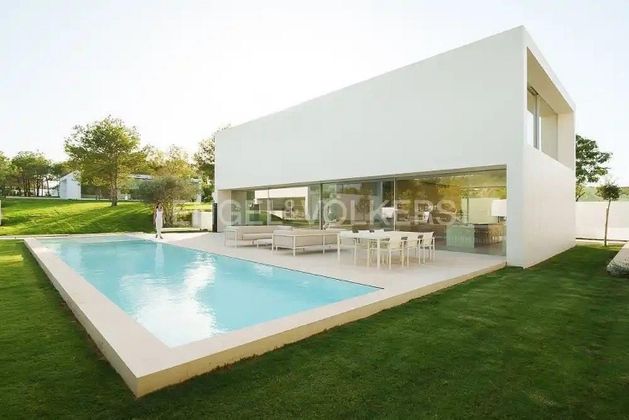 Foto 1 de Casa nova en venda a Campolivar de 4 habitacions amb piscina i jardí