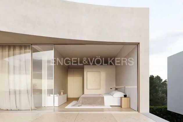 Foto 1 de Casa nova en venda a Los Monasterios-Alfinach de 4 habitacions amb piscina i jardí