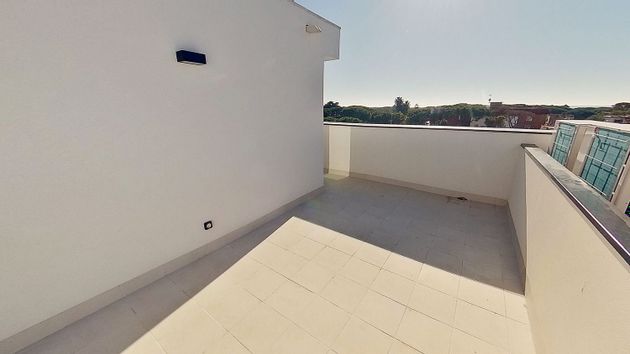 Foto 2 de Piso nuevo en venta en calle Castelldefels de 3 habitaciones con piscina y ascensor