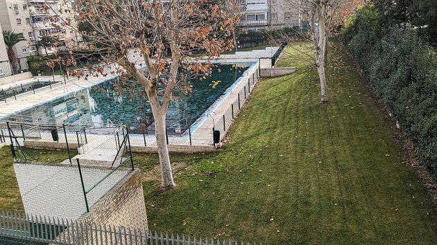 Foto 1 de Pis nou en venda a calle Del Plata de 2 habitacions amb piscina i jardí