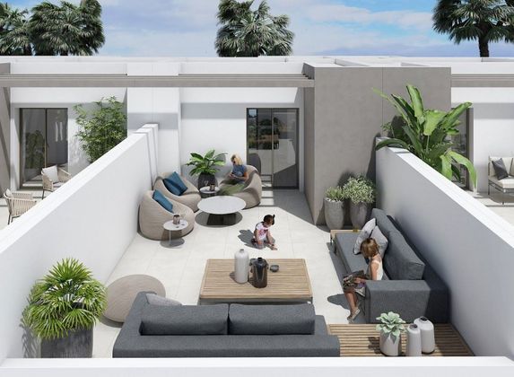 Foto 1 de Casa nova en venda a calle José Sánchez Parrado de 3 habitacions amb jardí i aire acondicionat