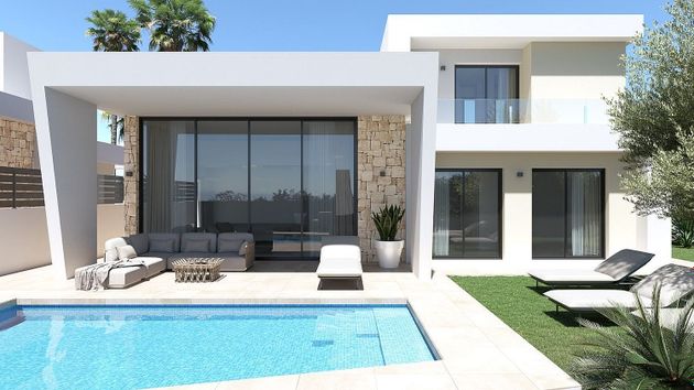 Foto 1 de Casa nova en venda a calle Borges de 3 habitacions amb piscina i jardí