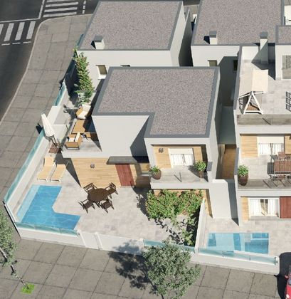 Foto 2 de Casa nova en venda a calle El Greco de 3 habitacions amb piscina i jardí