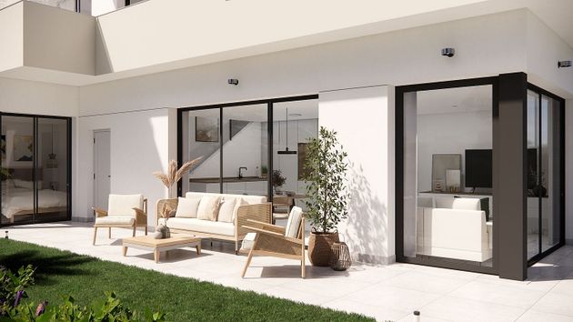 Foto 2 de Casa nueva en venta en calle Alemandro de 3 habitaciones con piscina y jardín