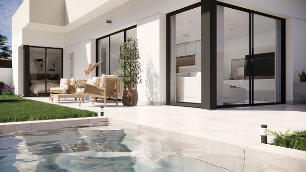 Foto 1 de Casa nueva en venta en calle Alemandro de 3 habitaciones con piscina y jardín