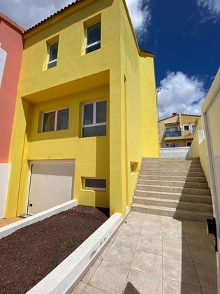 Foto 1 de Casa nova en venda a calle Acebiño de 3 habitacions amb jardí