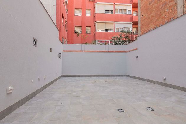 Foto 2 de Venta de piso nuevo en calle Carrilet de 3 habitaciones y 81 m²