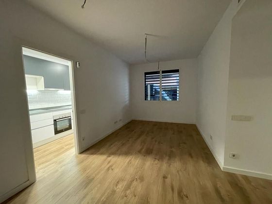 Foto 2 de Venta de piso nuevo en calle Carrilet de 2 habitaciones y 56 m²
