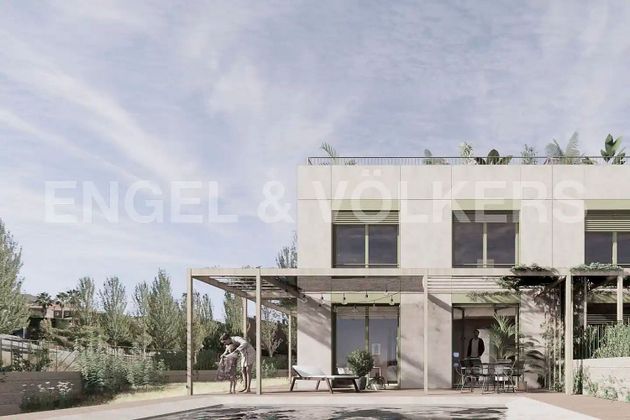 Foto 2 de Casa nova en venda a Tiana de 5 habitacions amb piscina i jardí