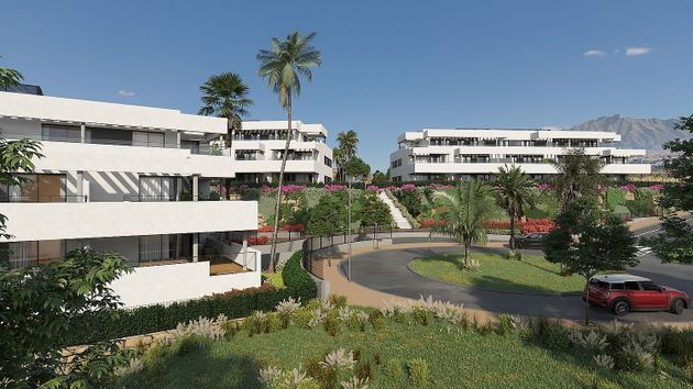 Foto 1 de Venta de piso nuevo en urbanización Camarate Golf de 2 habitaciones con piscina y jardín