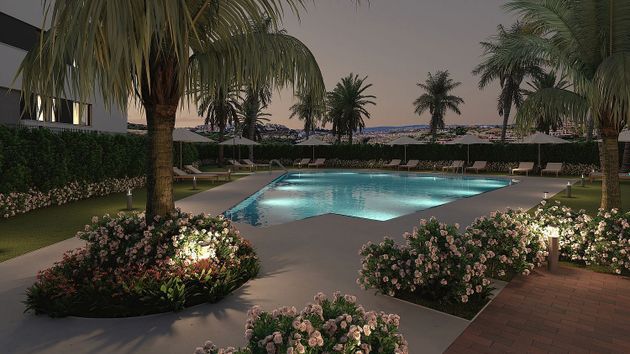 Foto 2 de Venta de piso nuevo en urbanización Camarate Golf de 2 habitaciones con piscina y aire acondicionado