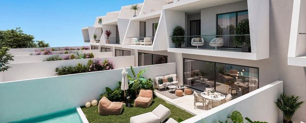 Foto 2 de Casa nova en venda a calle República Dominicana de 3 habitacions amb piscina i jardí
