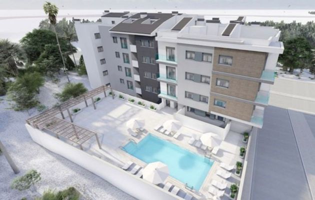 Foto 1 de Venta de piso nuevo en calle Salineros de 3 habitaciones con piscina y ascensor