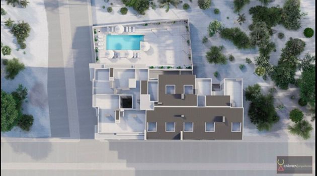 Foto 2 de Venta de piso nuevo en calle Salineros de 3 habitaciones con piscina y ascensor