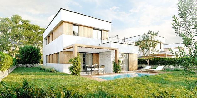 Foto 2 de Casa nova en venda a calle Lluís Companys de 4 habitacions amb jardí