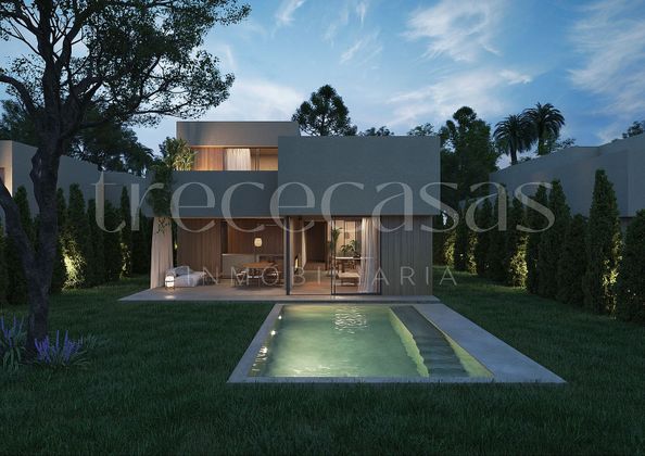 Foto 2 de Casa nova en venda a calle Calandria de 4 habitacions amb piscina i jardí