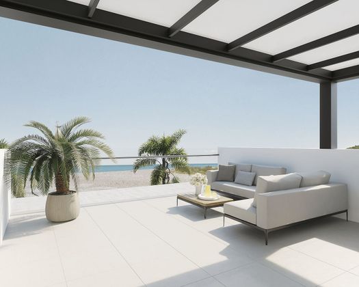 Foto 1 de Casa nova en venda a calle De Caladoques de 3 habitacions amb piscina i jardí