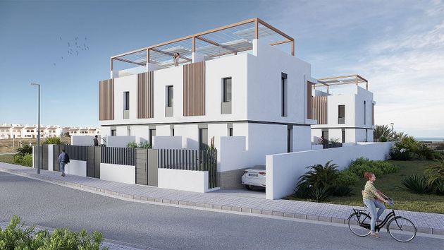 Foto 2 de Casa nova en venda a calle De Caladoques de 3 habitacions amb piscina i jardí