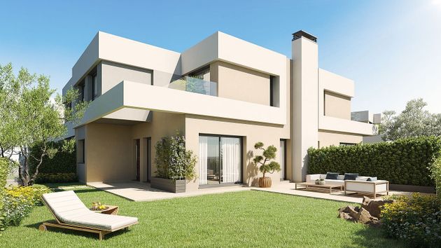 Foto 2 de Casa nova en venda a calle Constanza de Avilés de 4 habitacions amb piscina i jardí