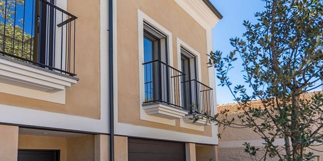 Foto 1 de Casa nova en venda a calle Torres Vilaro de 4 habitacions amb jardí