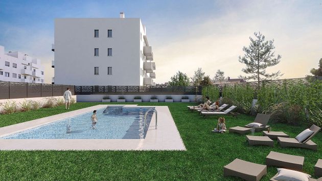 Foto 2 de Venta de piso nuevo en calle Vicente Pascual y Esteban de 3 habitaciones con piscina y jardín