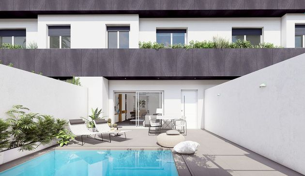 Foto 1 de Casa nova en venda a calle Joan Fuster de 4 habitacions amb piscina i jardí