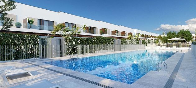 Foto 1 de Venta de casa nueva en calle Ferenc Puskas de 3 habitaciones con piscina y jardín