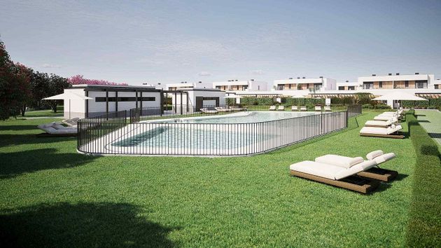 Foto 2 de Casa nova en venda a calle Padre Chaminade de 4 habitacions amb piscina i jardí