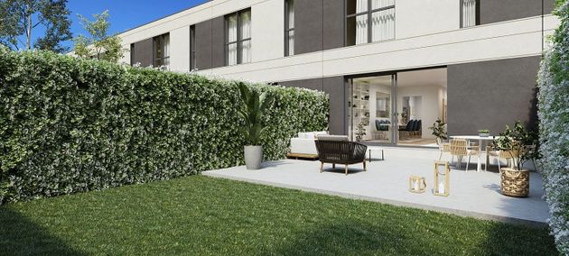 Foto 1 de Casa nova en venda a calle Valle del Jerte de 4 habitacions amb jardí